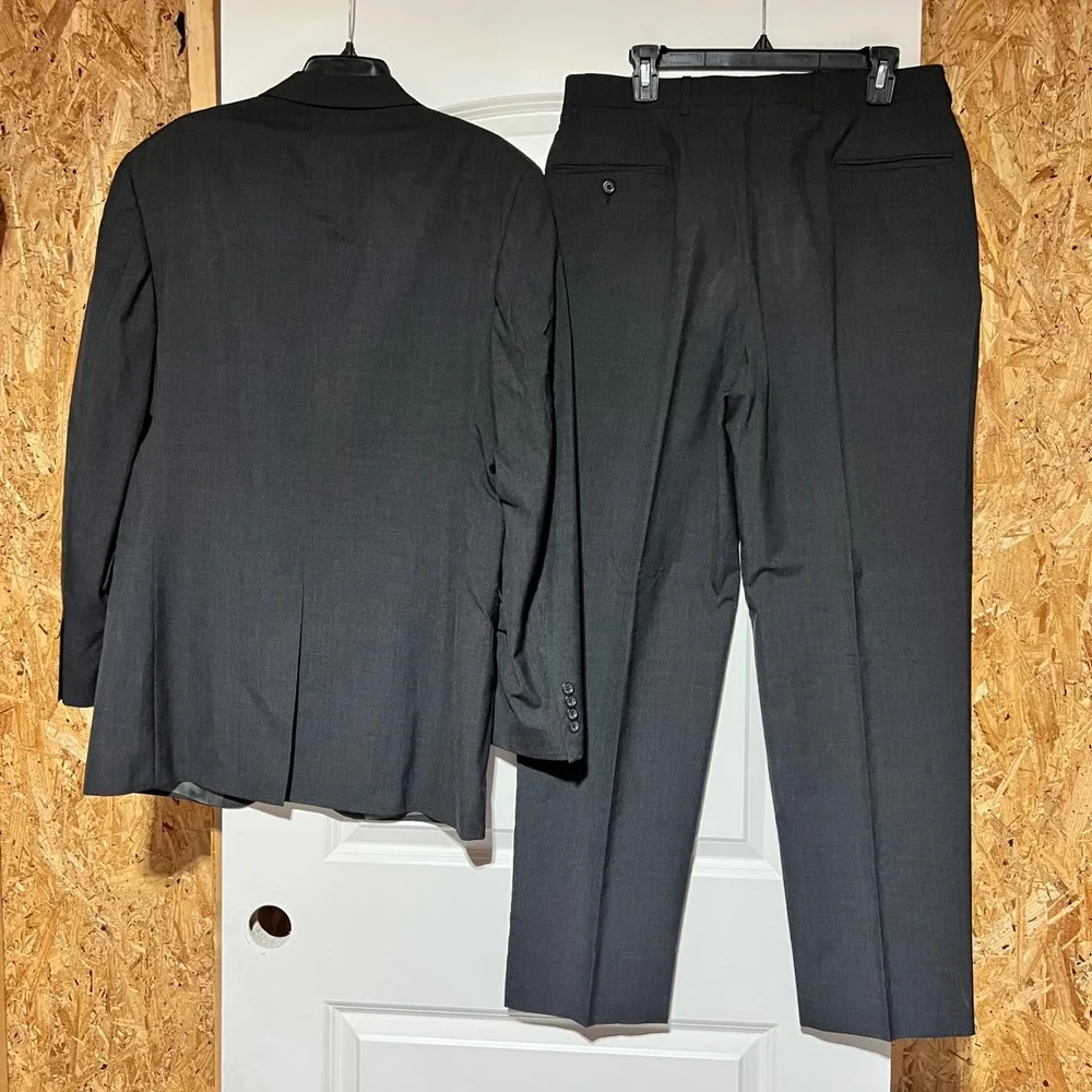 Jos A Bank Mens Charcoal Gray 100% Wool 2 Piece Suit 40L Jacket 34R Pants